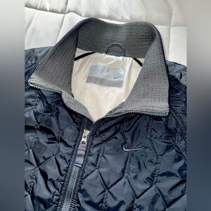 Women’s Nike Puffer Jacket (M)- Vintage